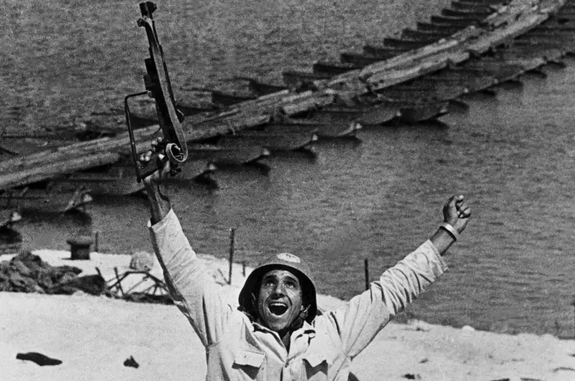 Przeprawa przez Kanał Sueski w 1973 roku
